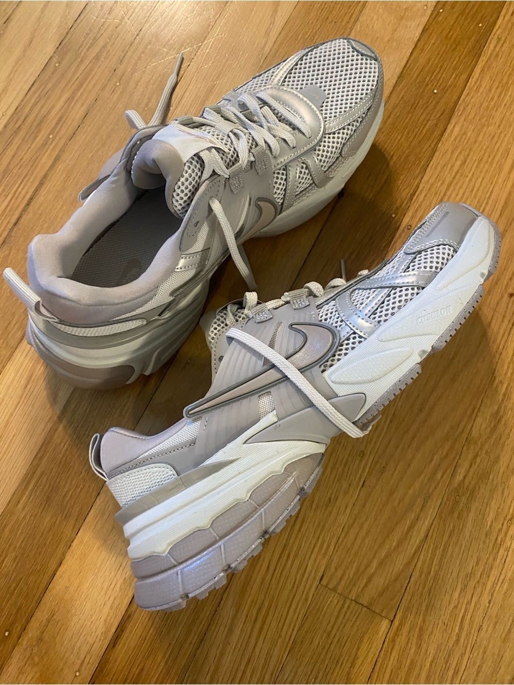 NEW Nike Women's V2K Run Light Bone/College Grey/Malt